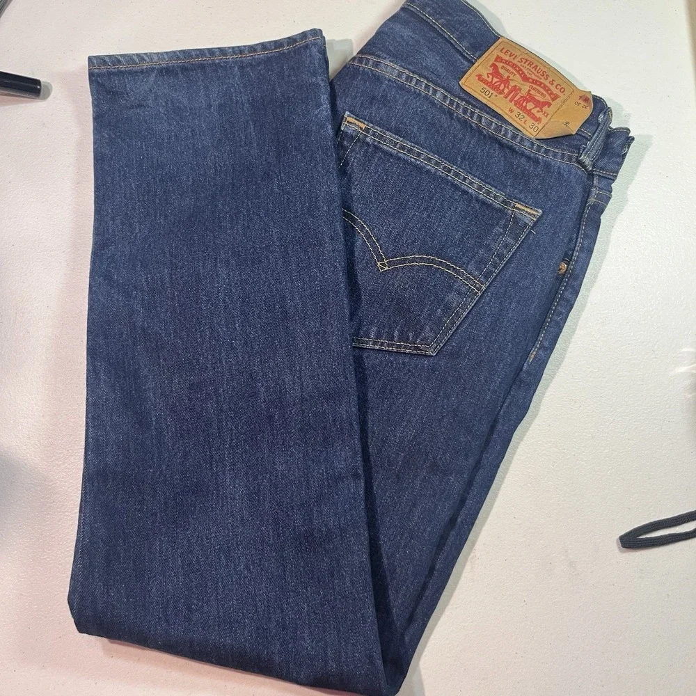 Levis 501‎ Jeans Mens 32x30 Blue Button Fly Denim Pants Classic Wash 100% Cotton